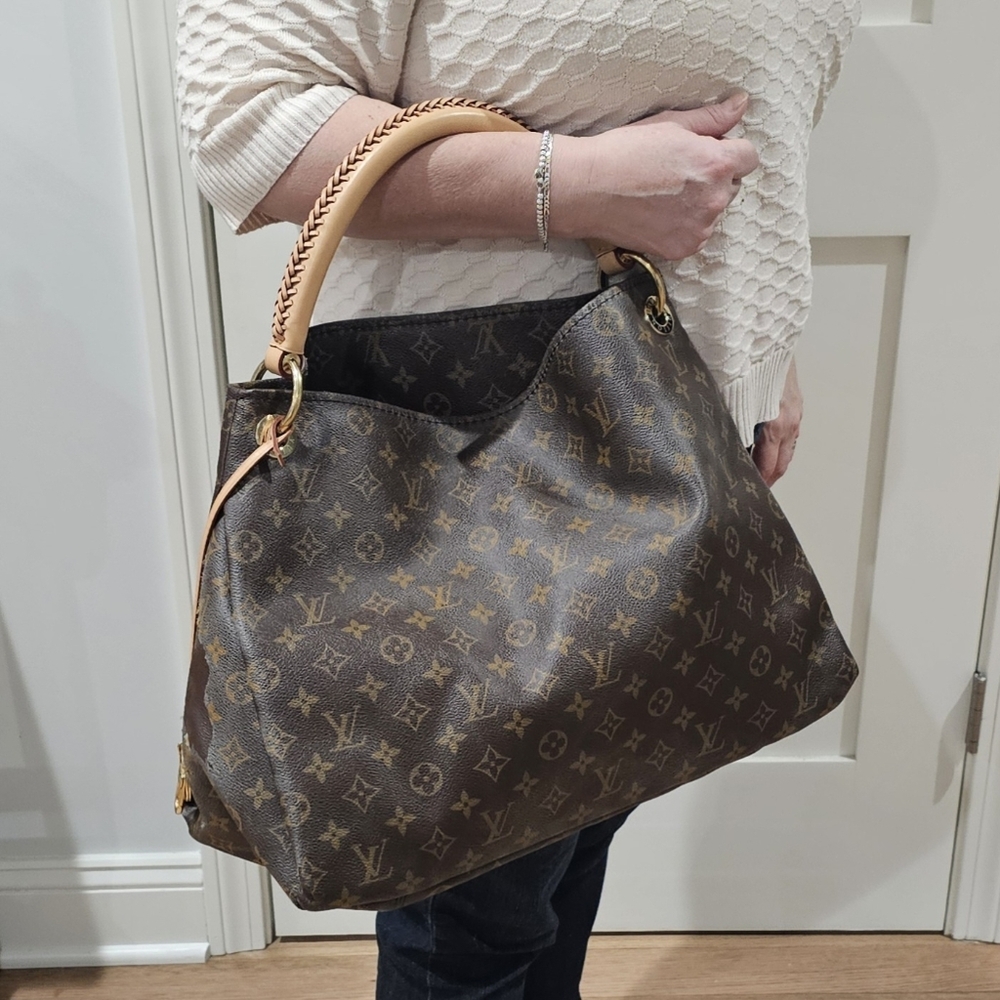Louis Vuitton Artsy MM Monogram Hobo Bag, Read Description - Picture 16 of 16